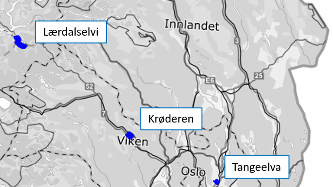 Kartutsnitt som viser prosjektomr&aring;dene markert med bl&aring; prikk p&aring; gr&aring; bakgrunn