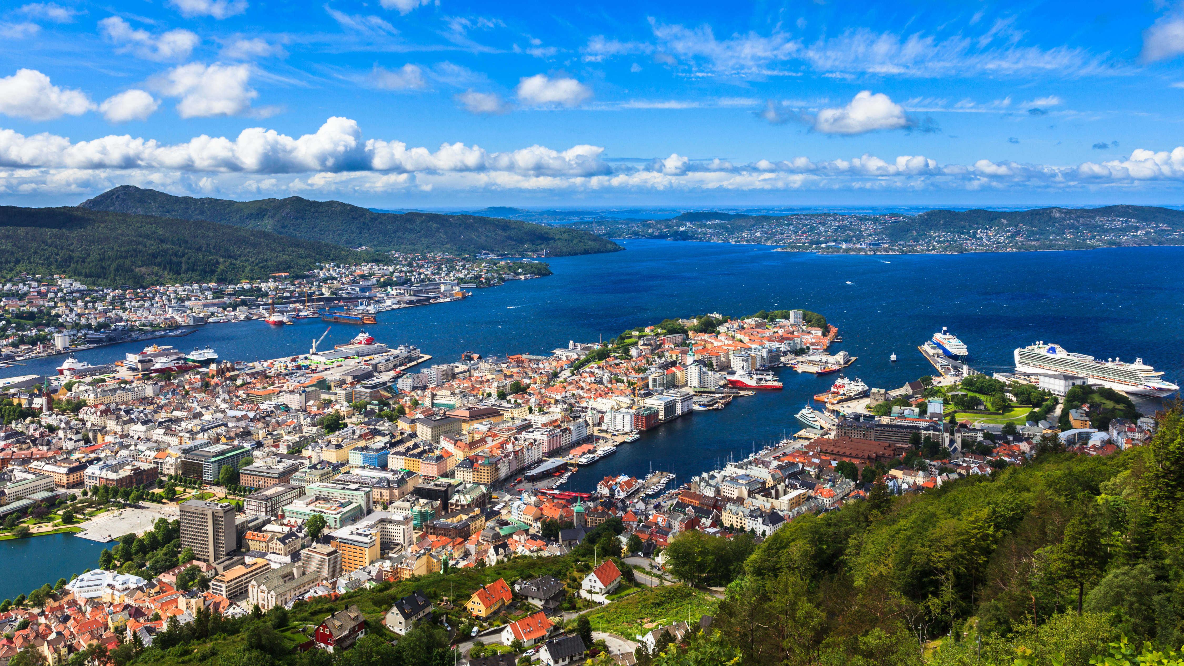 Foto av utsikten utover byen Bergen 