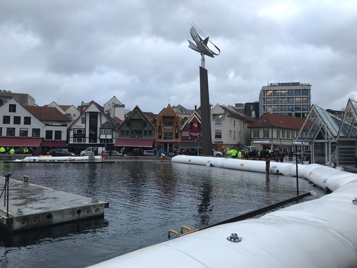 Storm surge in V&aring;gen in Stavanger february 2020. Photo: Jostein Berggraf
