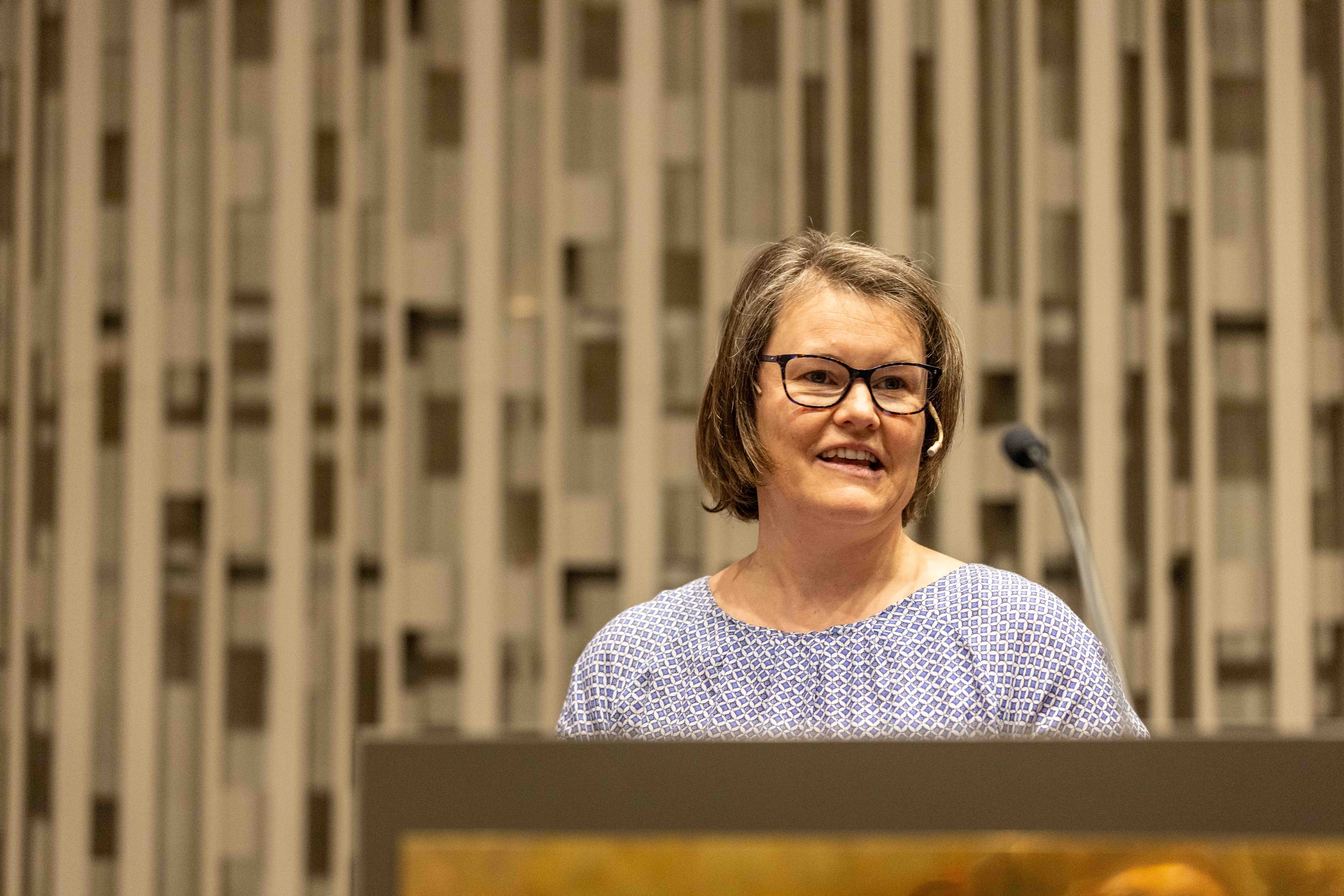 Kvinnelig kartverksansatt Maria O. Lund presenterer Nasjonalt grunnkart for arealregnskap