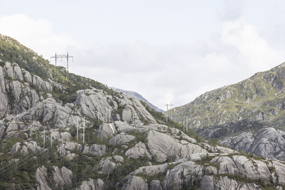 Strømledninger over fjell i Sunnhordland